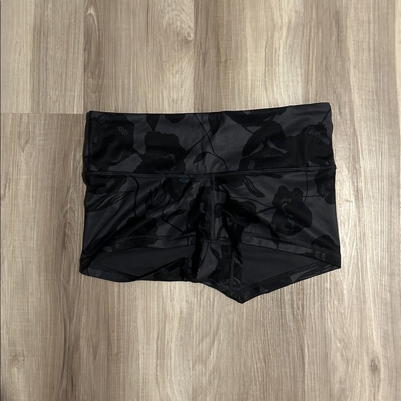 lululemon athletica Pants - Lululemon Boogie Short Full-On Luxtreme in Flat Inky Floral Printed Deep Coal